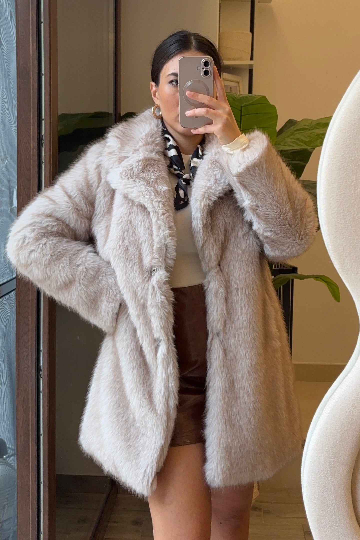 Cappotto in eco-pelliccia color beige chiaro