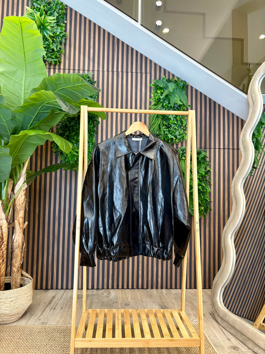 Giacca “Urban Leather” – Bomber in Ecopelle con Colletto Classico