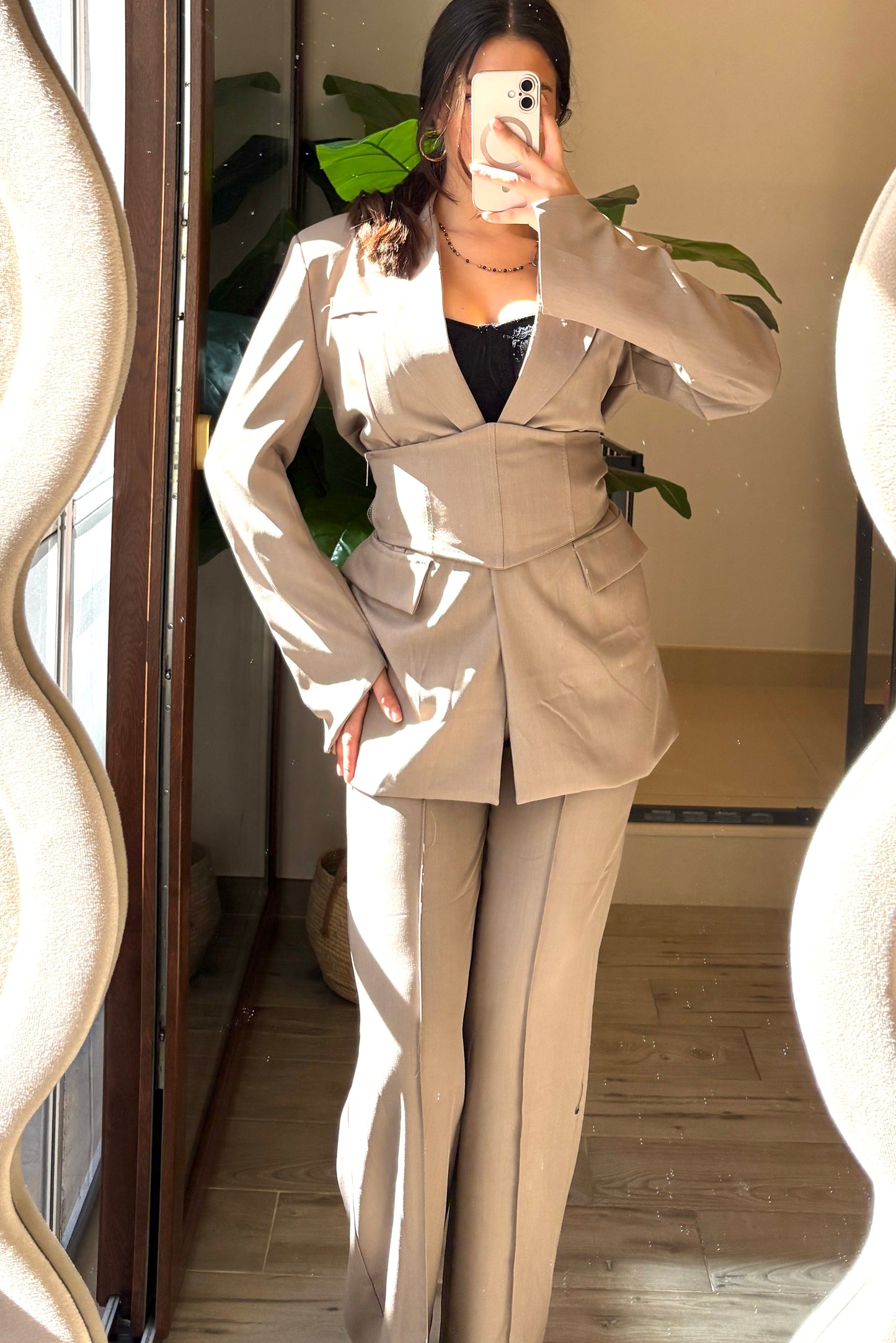 Completo beige Power – Strong & Chic
