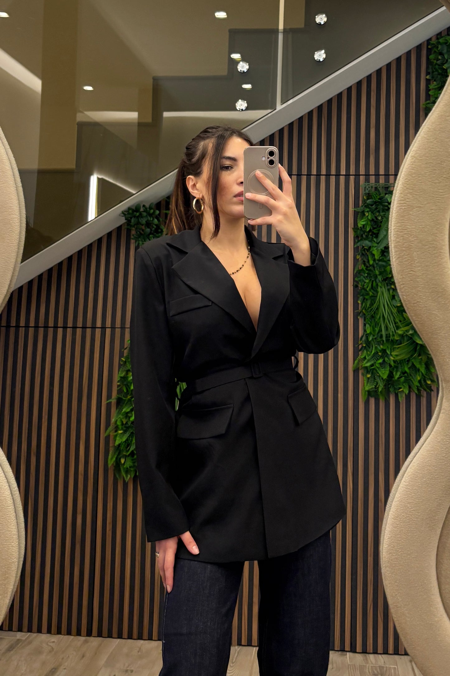 Blazer Nero con Cintura – Power Chic
