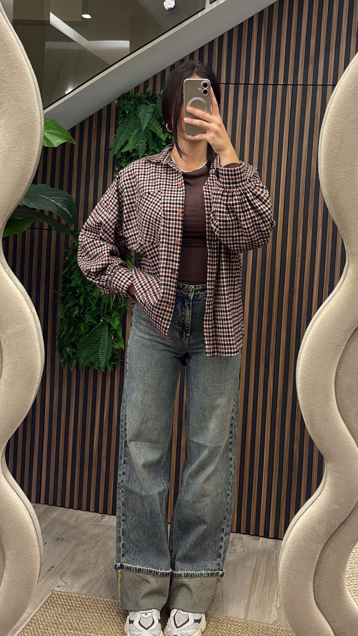 Jeans a gamba larga con piegone