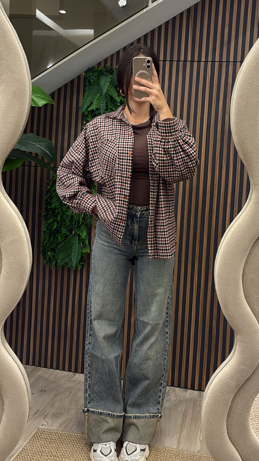 Jeans a gamba larga con piegone