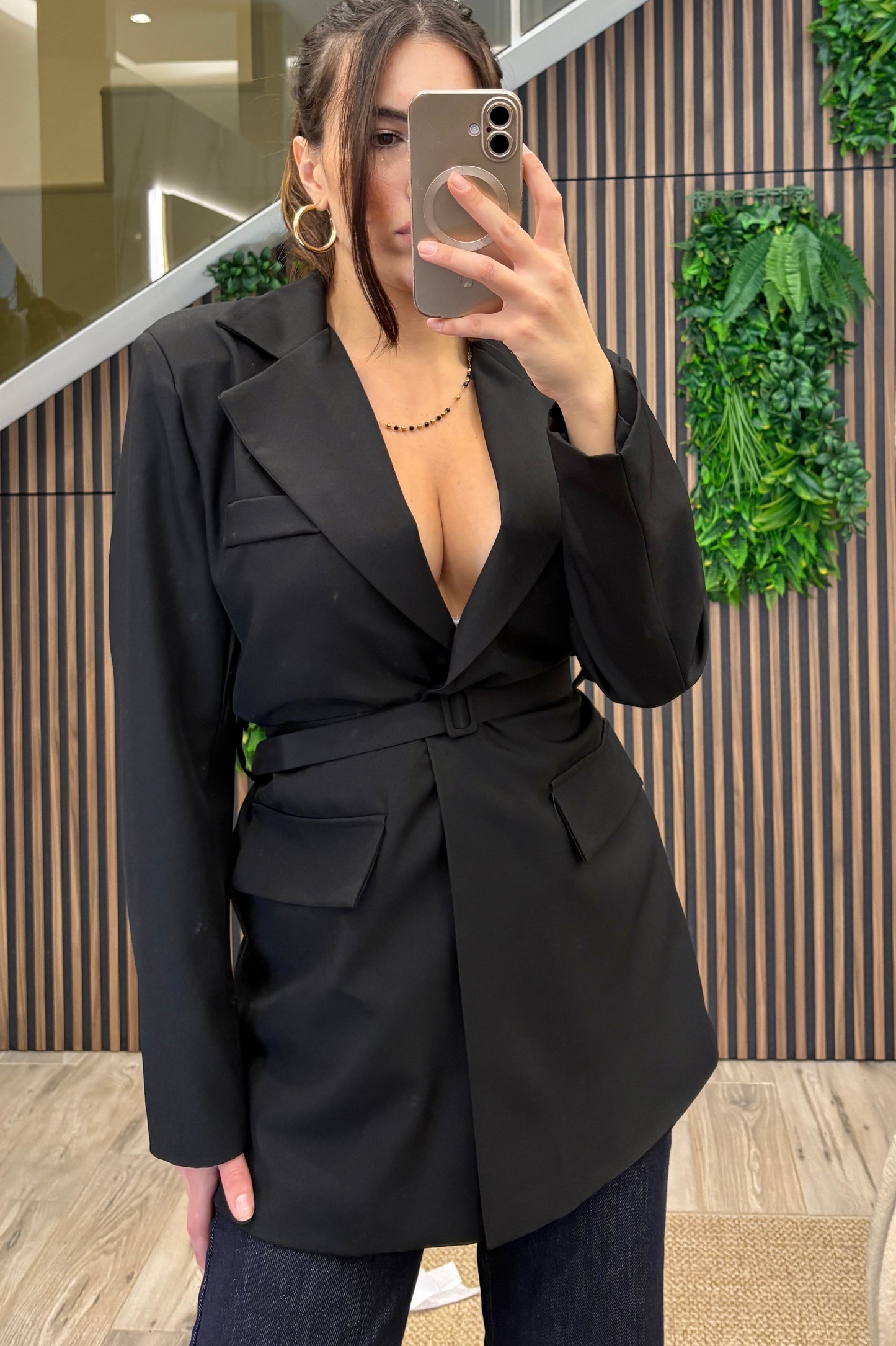 Blazer Nero con Cintura – Power Chic