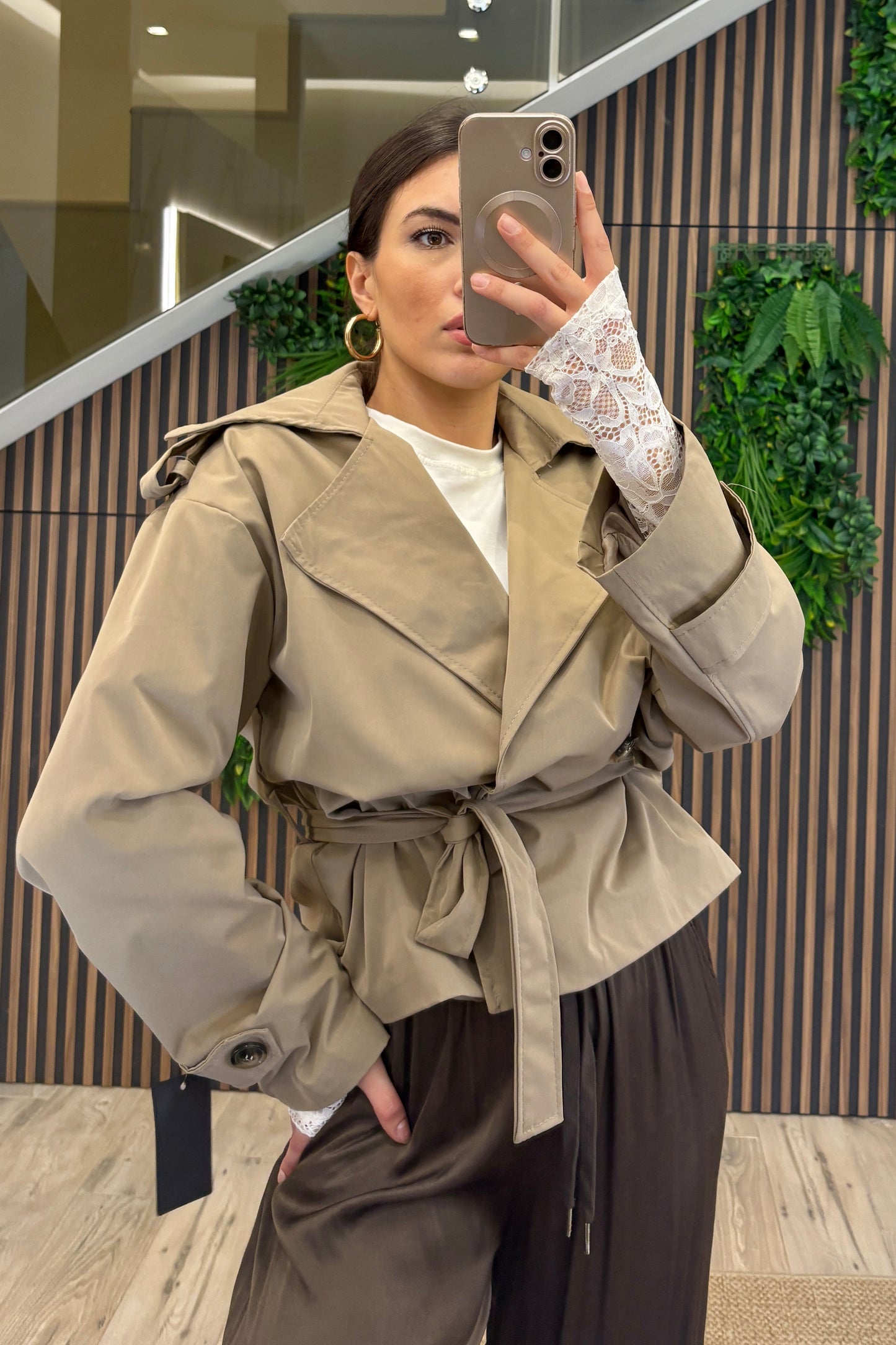 Trench Corto con Cintura beige