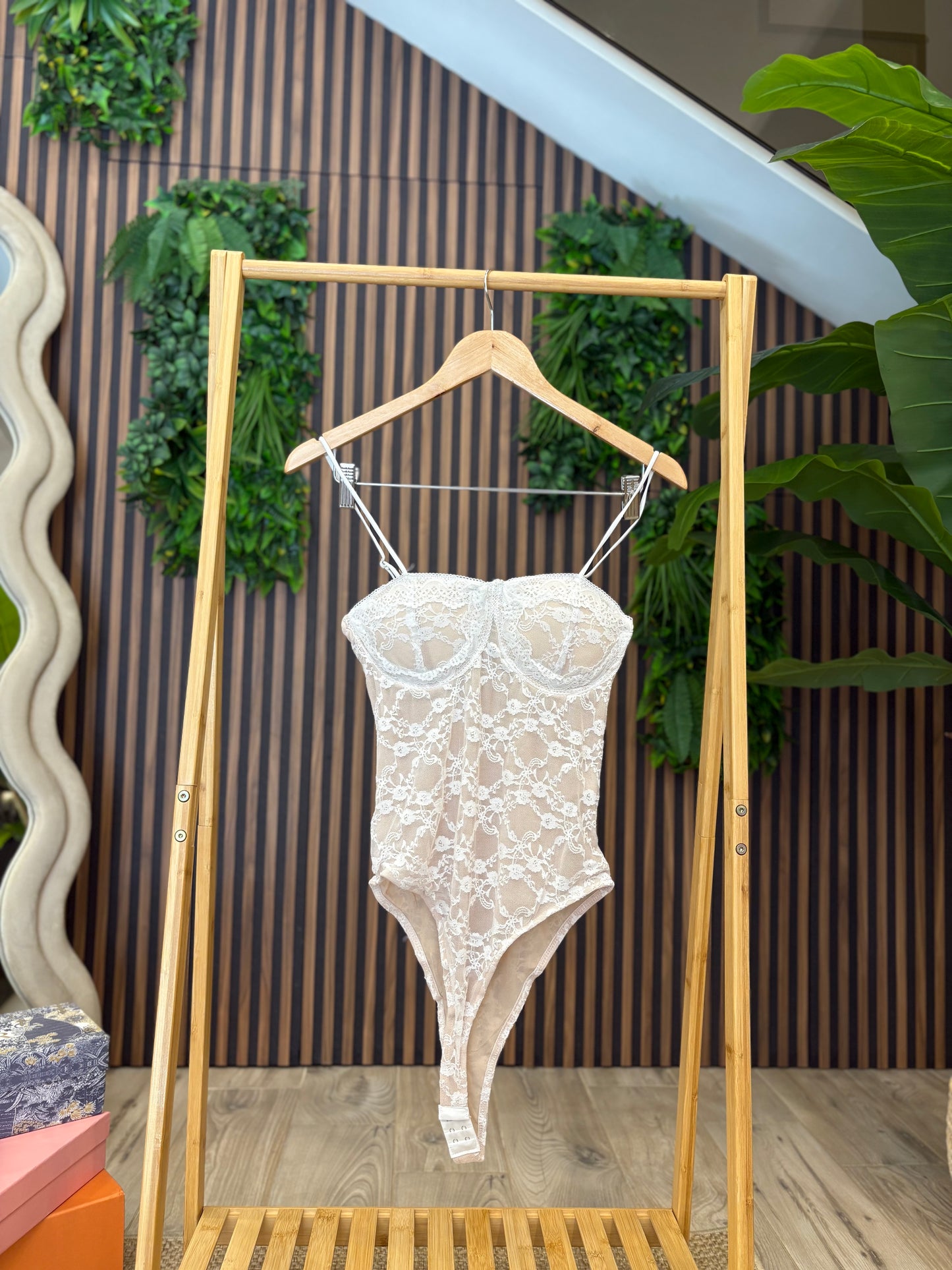 ✨ Body “Lace Sensation” – Body in Pizzo con Coppe Strutturate