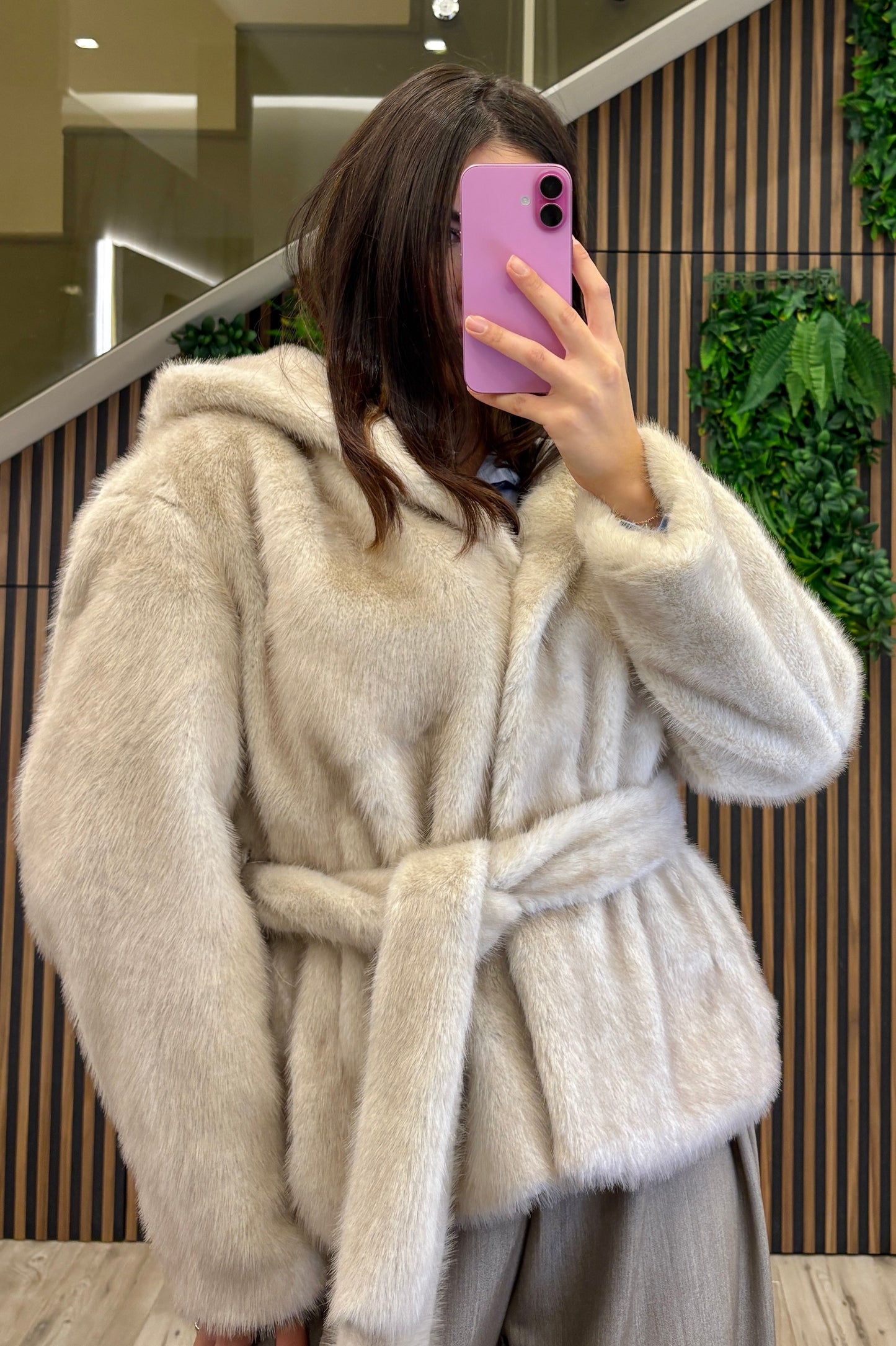Giacca in eco-pelliccia con cappuccio – Beige Champagne