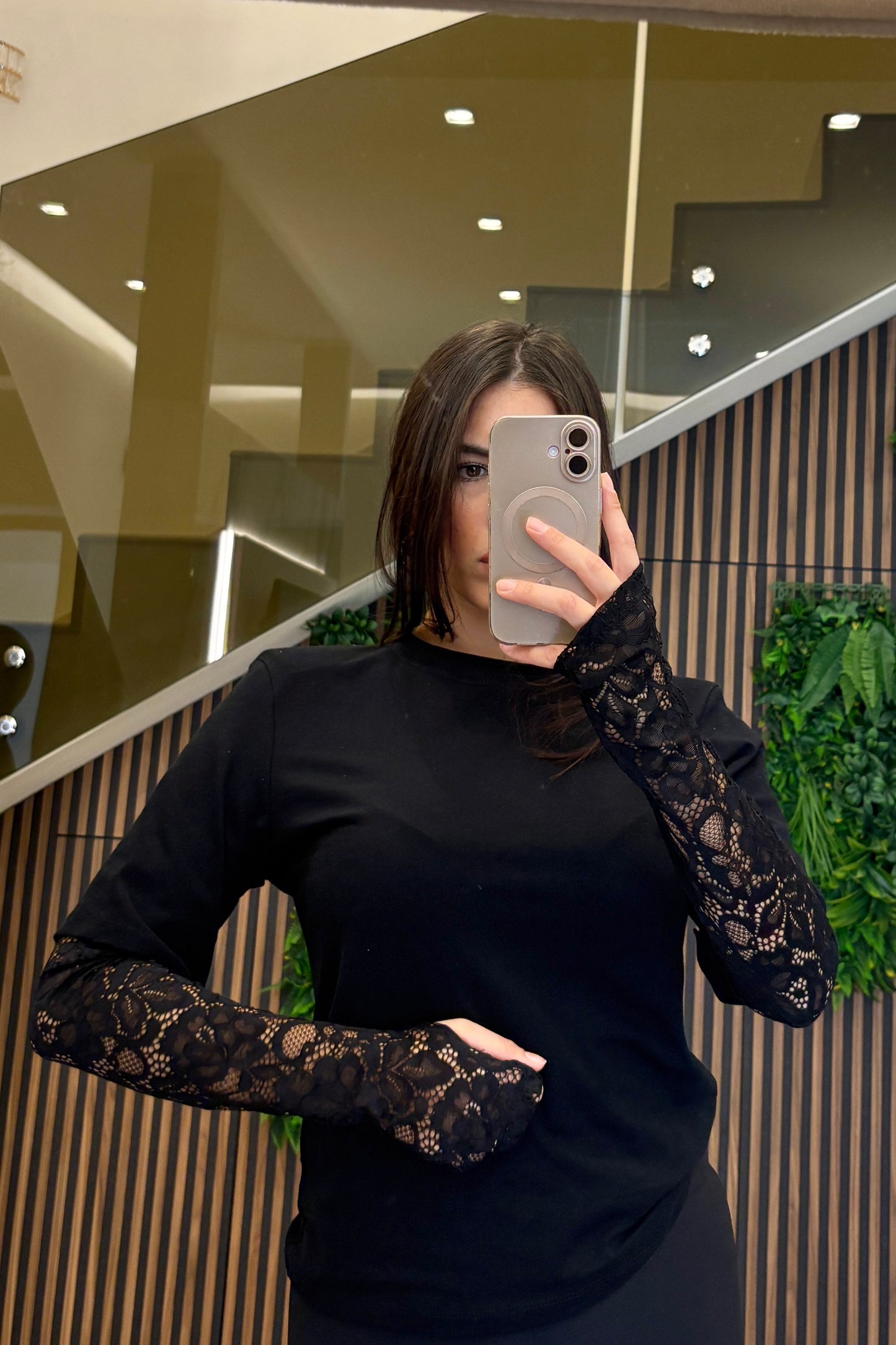 Maglia basic con maniche in pizzo