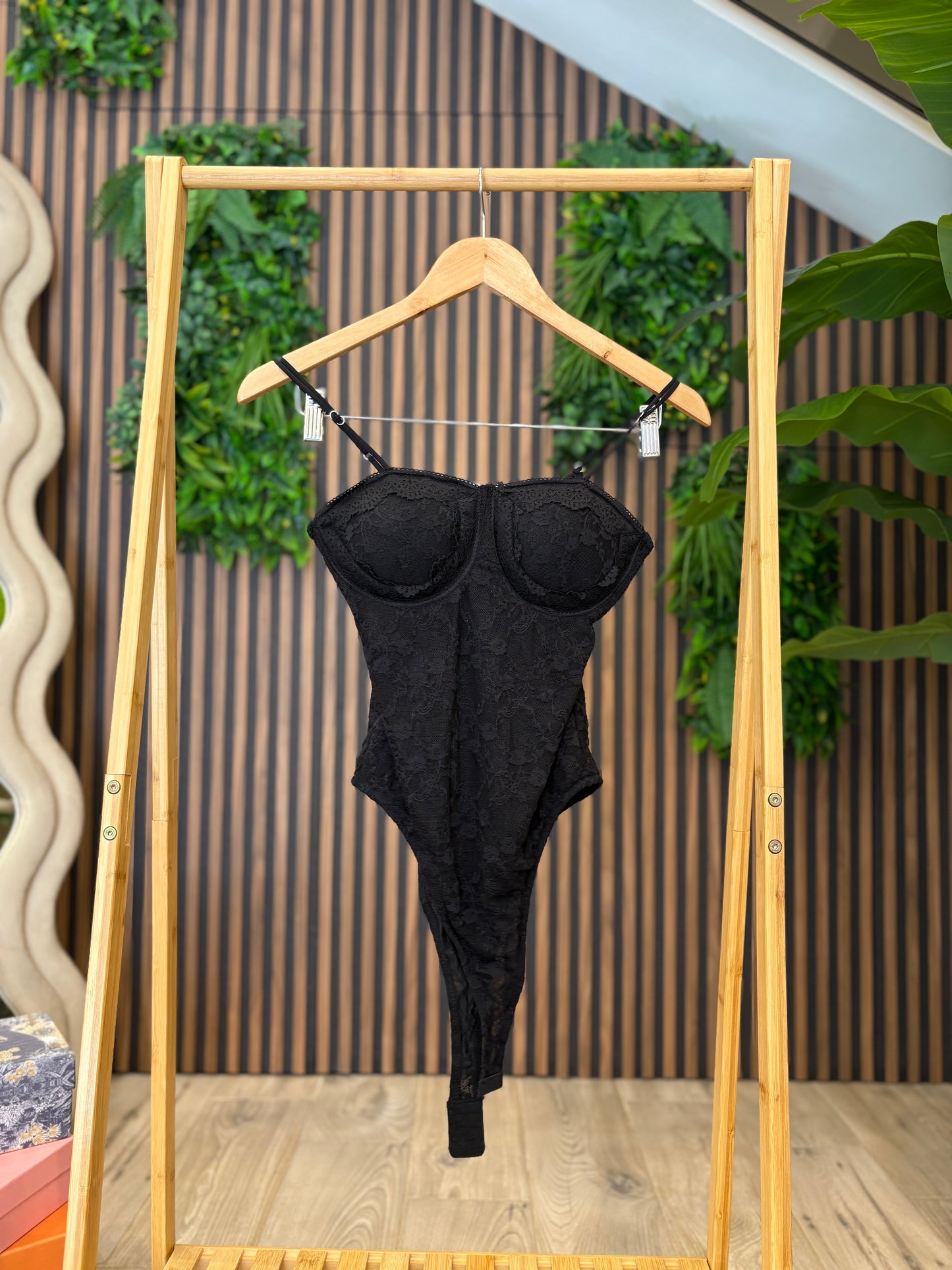 ✨ Body “Lace Sensation” – Body in Pizzo con Coppe Strutturate