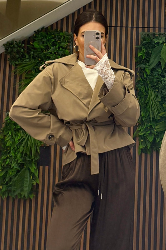 Trench Corto con Cintura beige