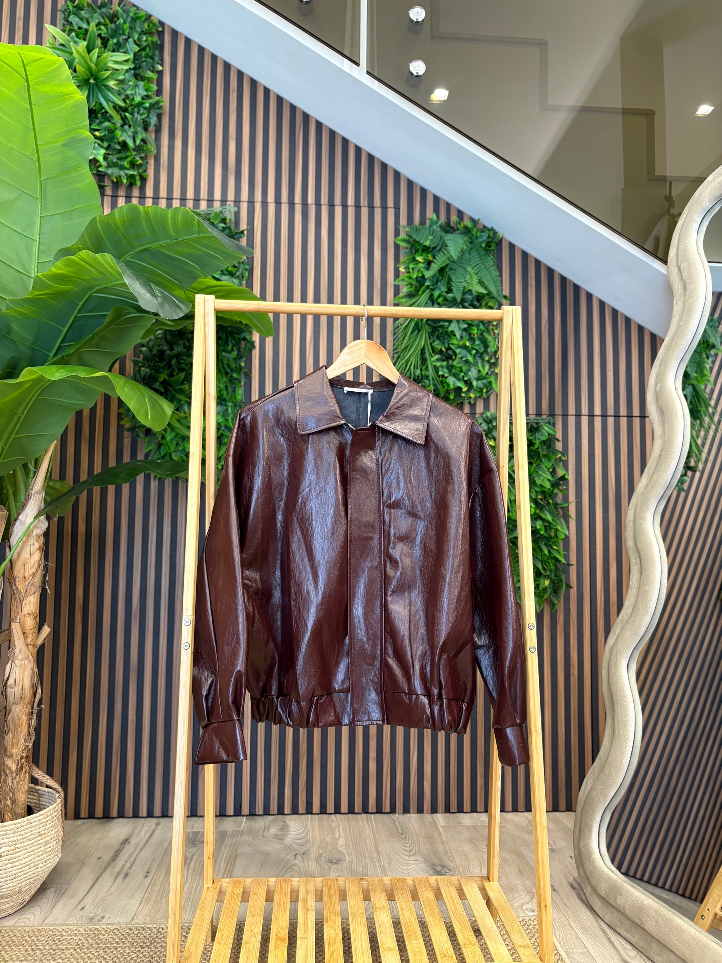 Giacca “Urban Leather” – Bomber in Ecopelle con Colletto Classico