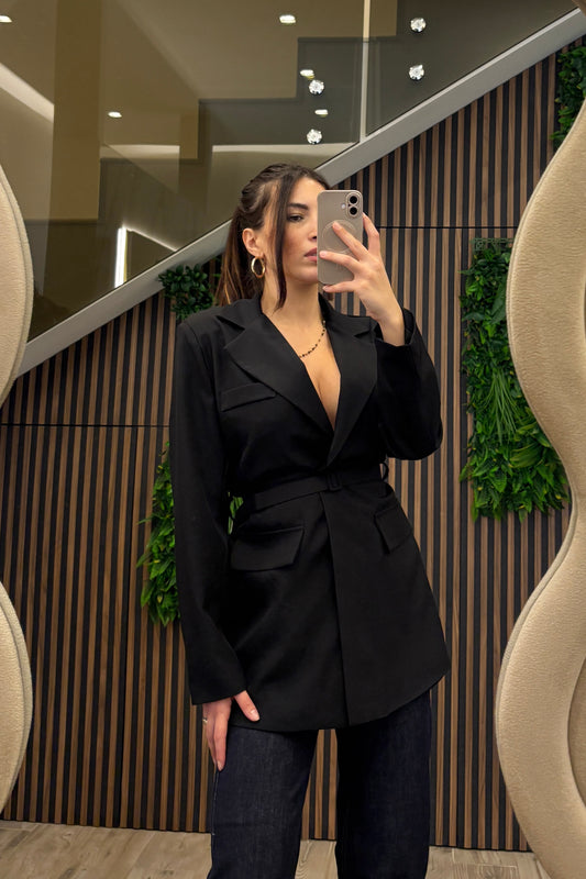 Blazer Nero con Cintura – Power Chic